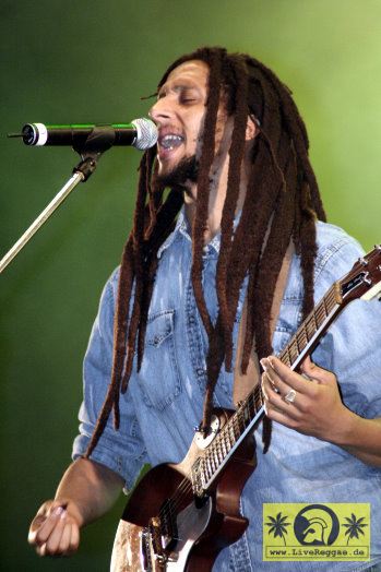 Julian Marley (Jam) with The Uprising Band 11. Chiemsee Reggae Festival, Übersee - Main Stage 21. August 2005 (8).jpg